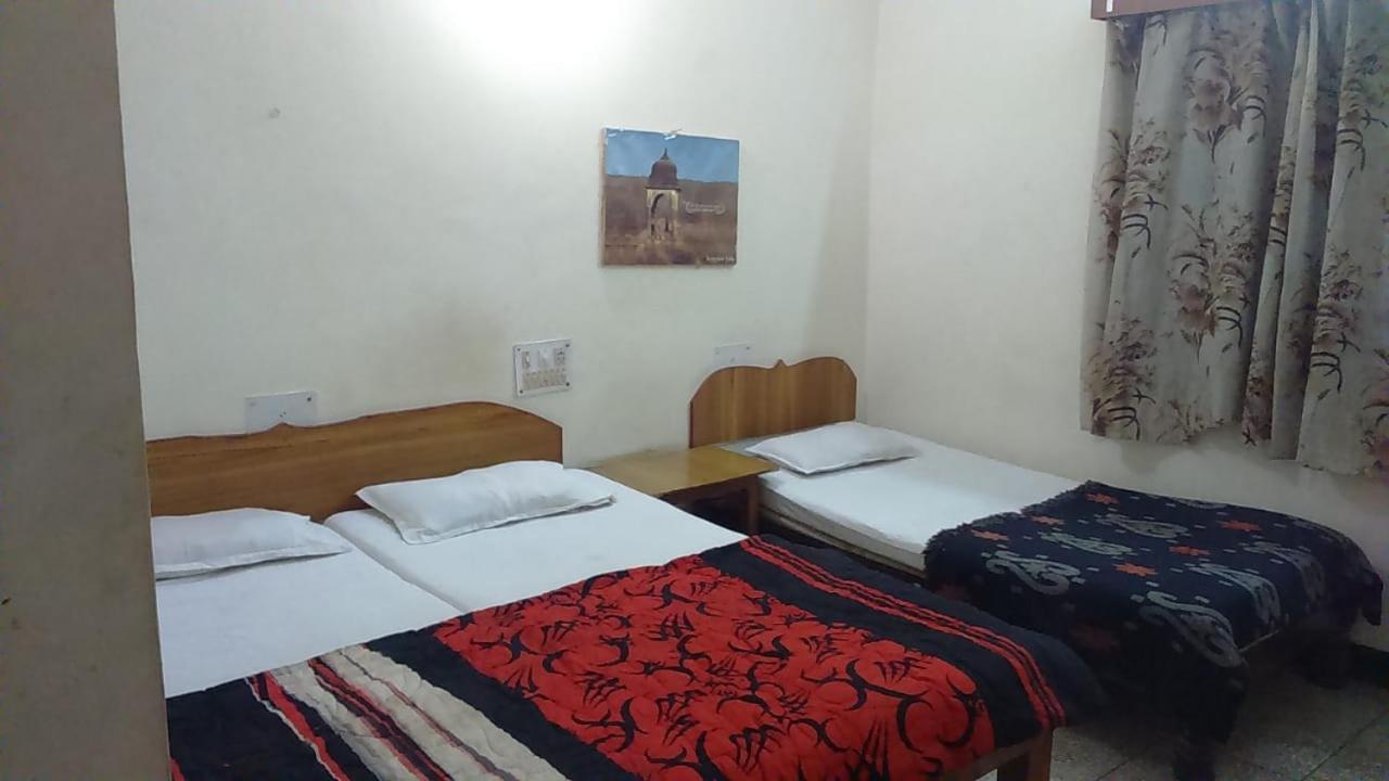 Hotel Yogi Lodge Khajurāho Extérieur photo