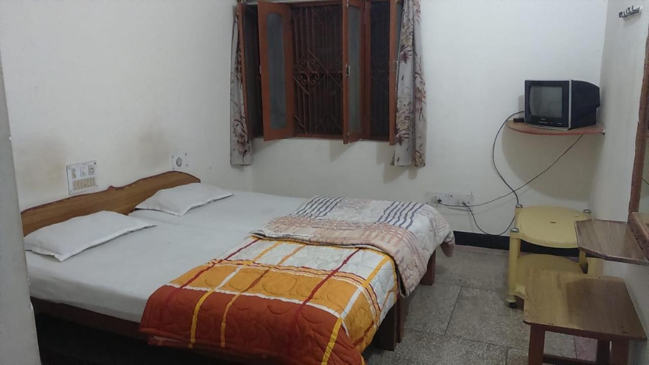 Hotel Yogi Lodge Khajurāho Extérieur photo