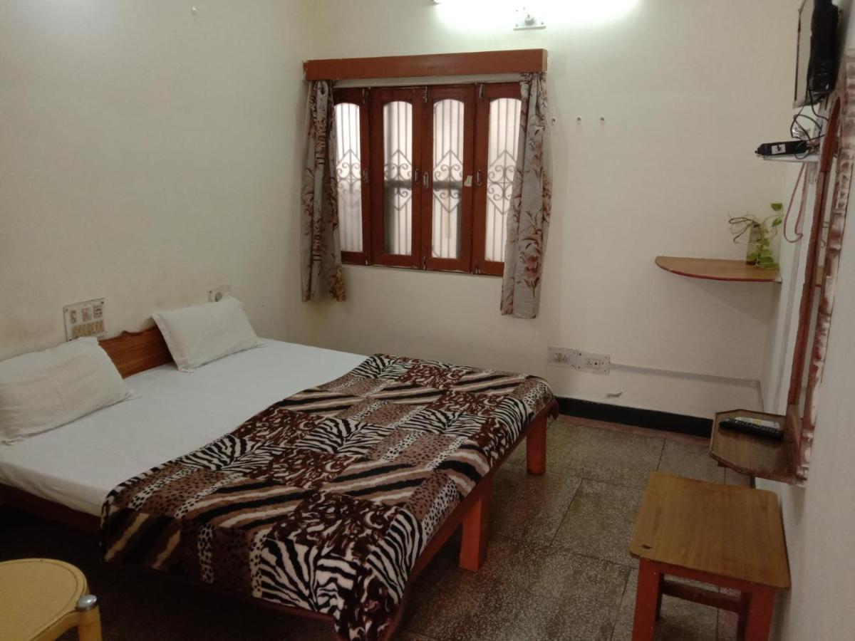 Hotel Yogi Lodge Khajurāho Extérieur photo