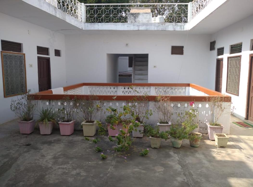 Hotel Yogi Lodge Khajurāho Extérieur photo