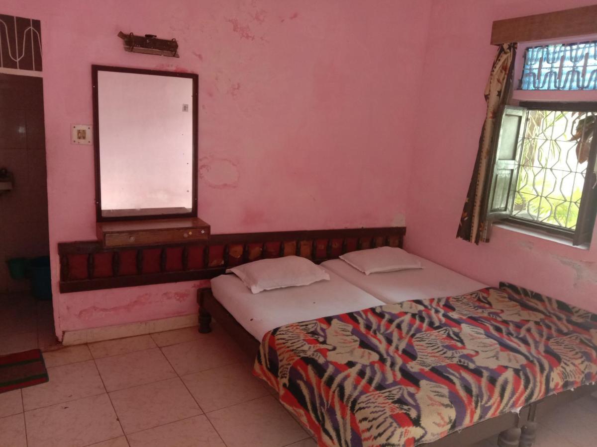 Hotel Yogi Lodge Khajurāho Extérieur photo
