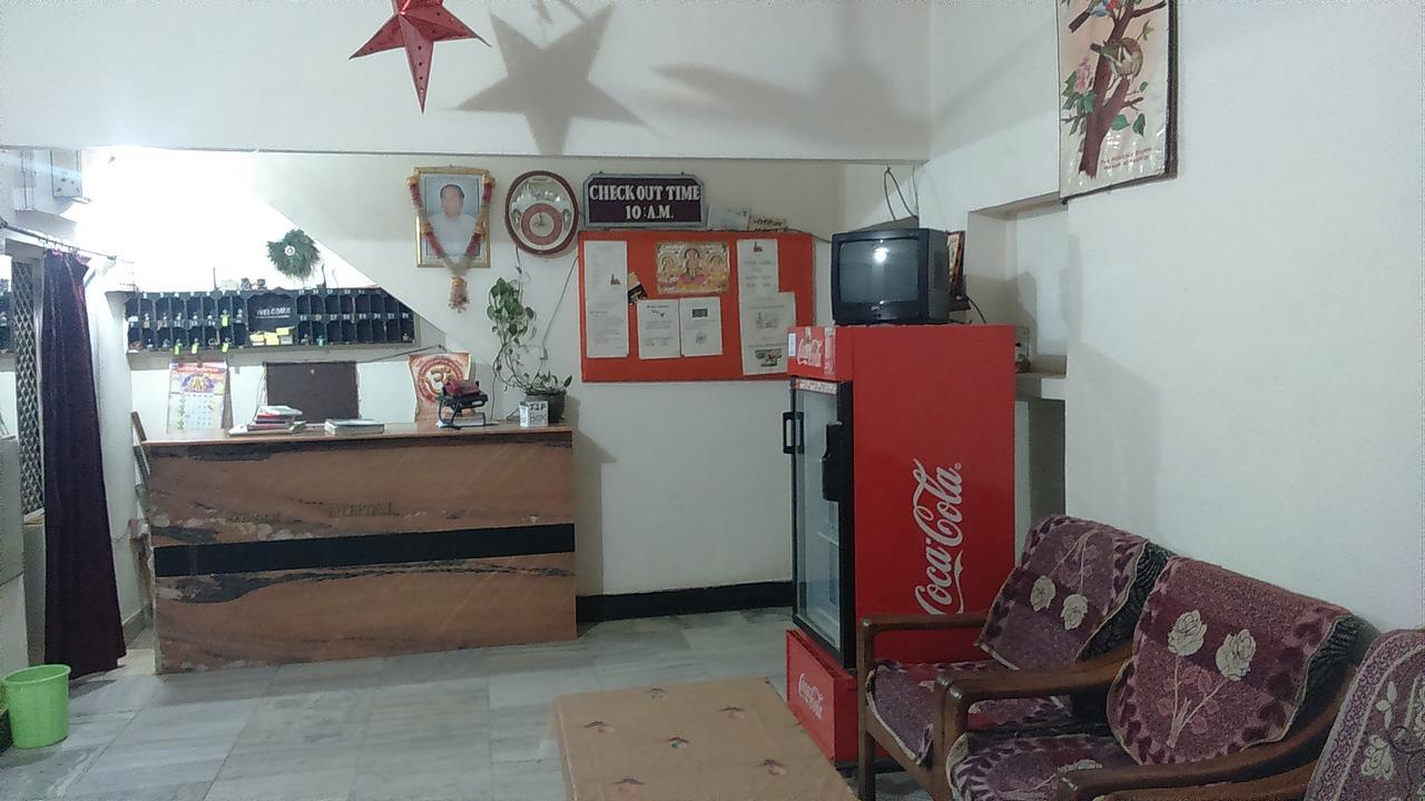 Hotel Yogi Lodge Khajurāho Extérieur photo