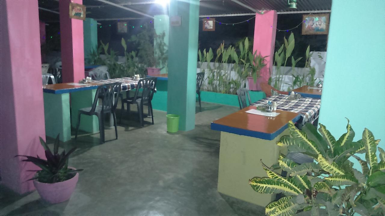Hotel Yogi Lodge Khajurāho Extérieur photo