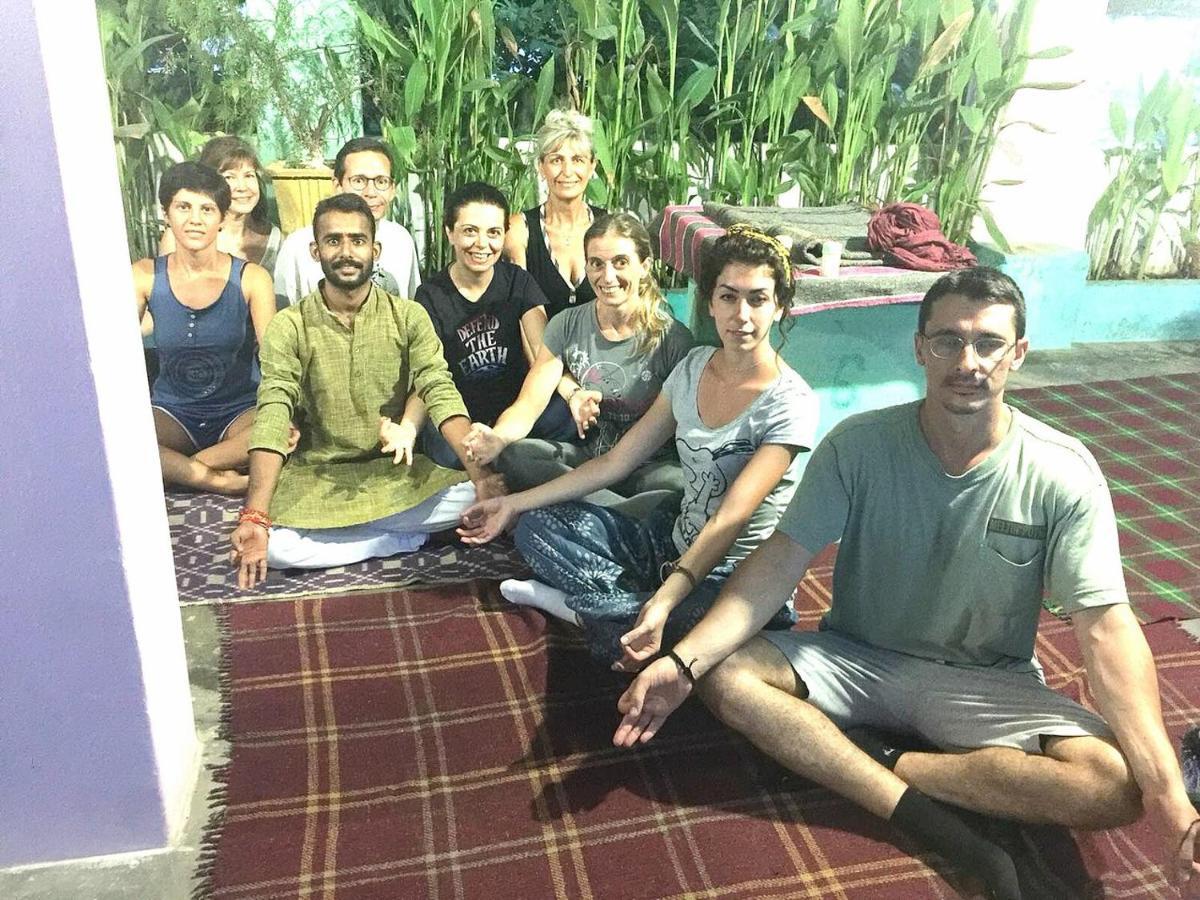 Hotel Yogi Lodge Khajurāho Extérieur photo
