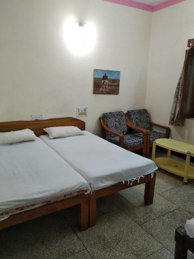Hotel Yogi Lodge Khajurāho Extérieur photo